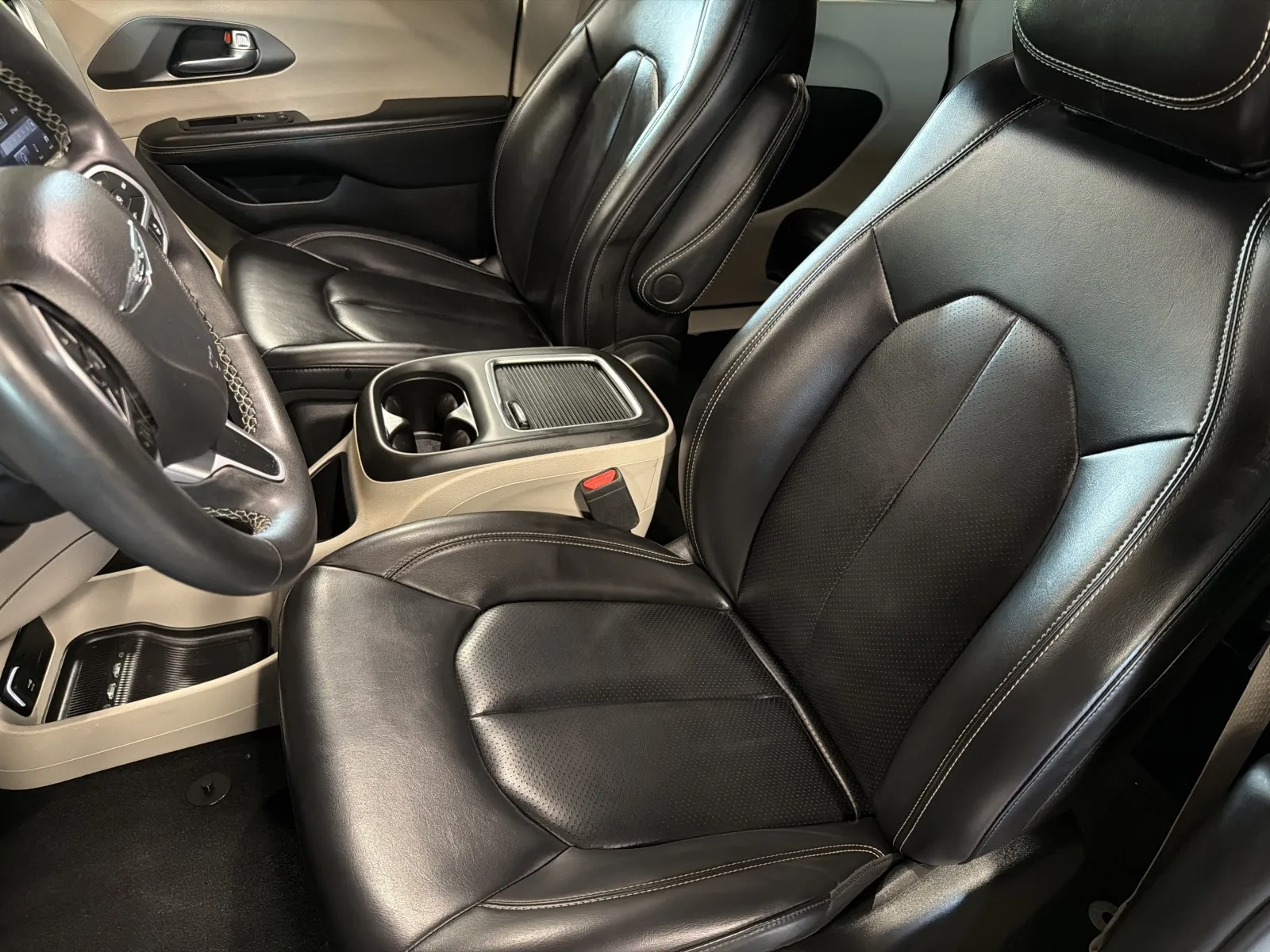 Chrysler Pacifica photo 35