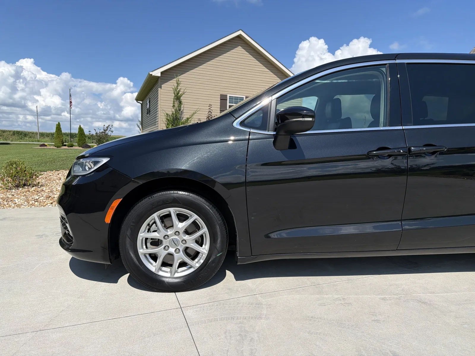Chrysler Pacifica photo 10