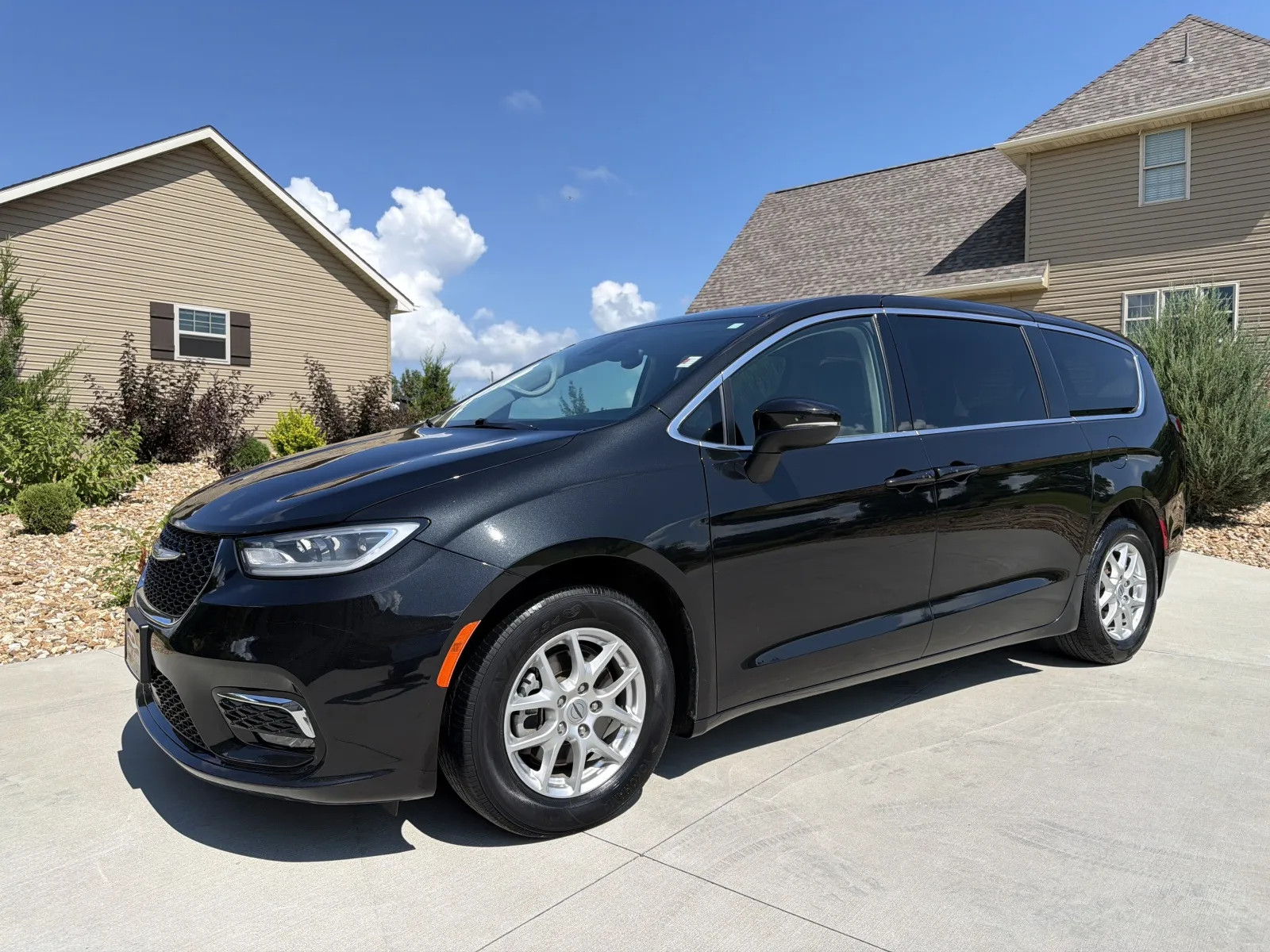 Unknown 2023 Chrysler Pacifica Touring L Van 4D for sale in Clinton, MO
