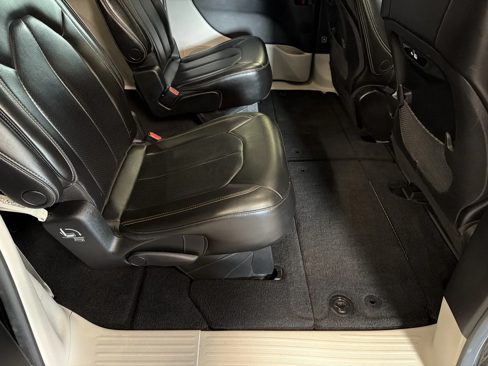 Chrysler Pacifica photo 20
