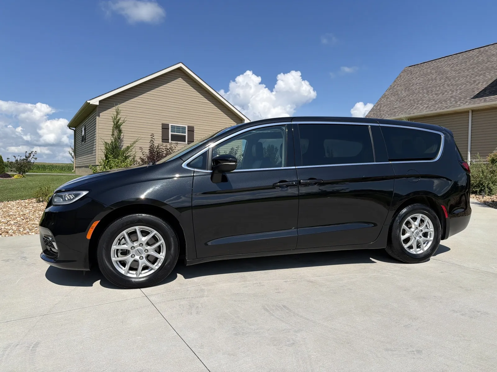 Another view of 2023 Chrysler Pacifica Touring L Van 4D for sale in Clinton, MO at Banks Motors LLC