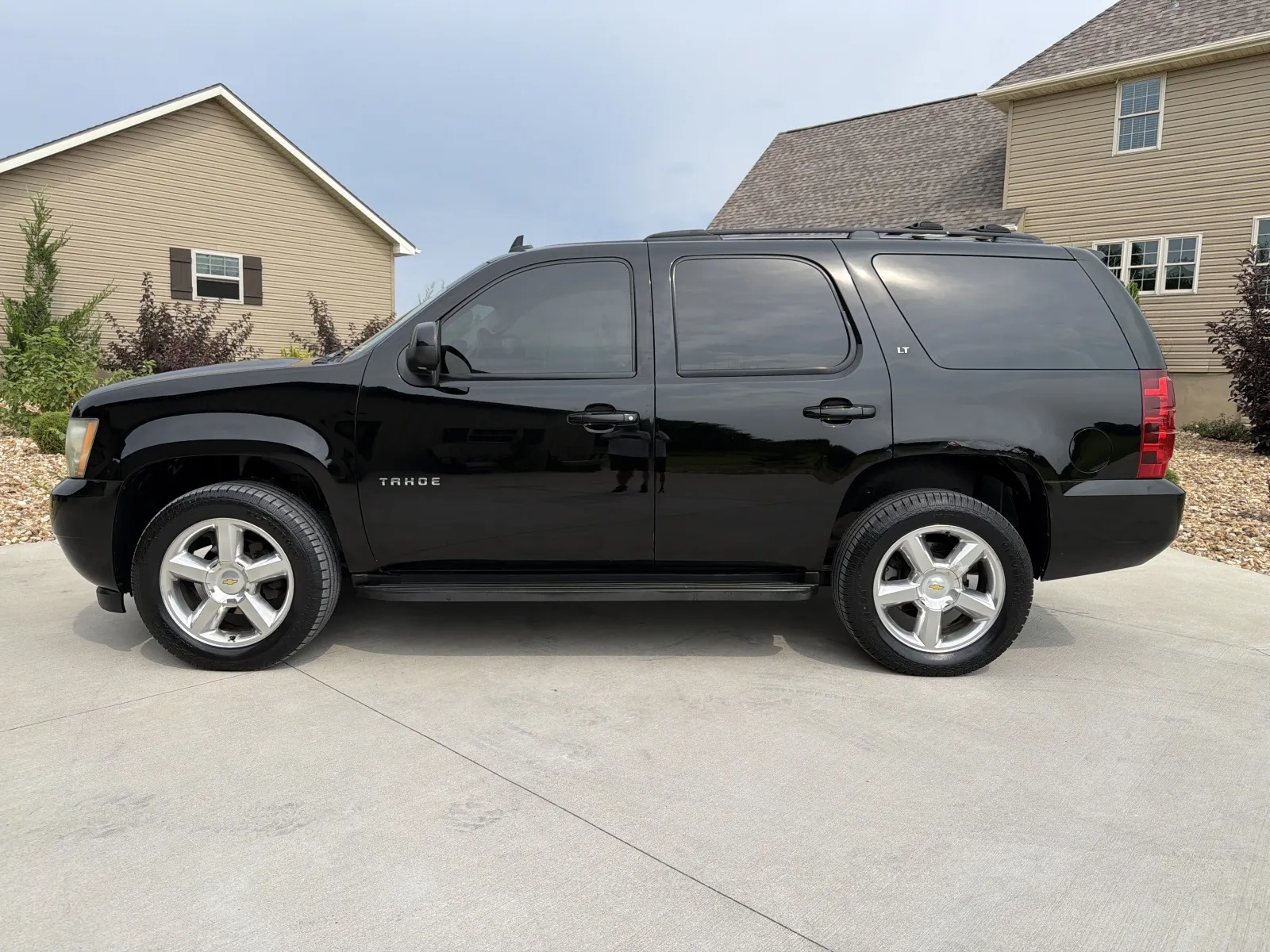 Photos of 2009 Chevrolet Tahoe LT Sport Utility 4D for sale in Clinton, MO at Banks Motors LLC