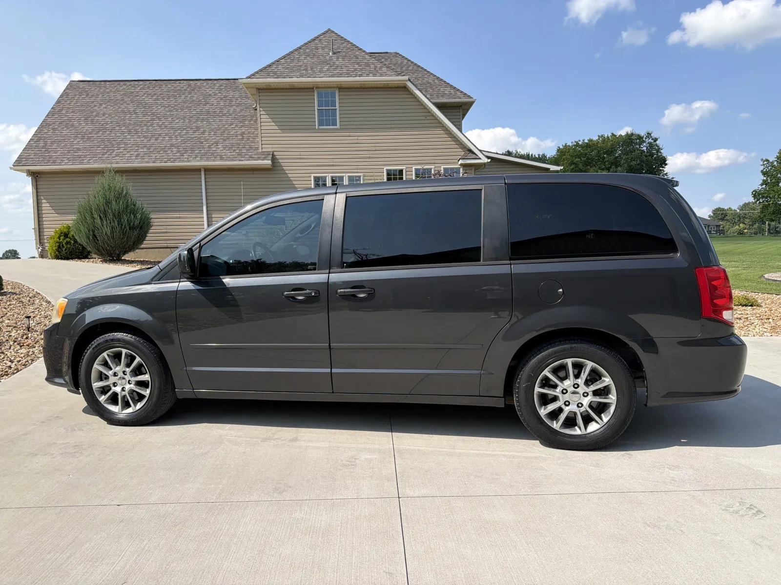 Photos of 2012 Dodge Grand Caravan Passenger R/T Minivan 4D for sale in Clinton, MO at Banks Motors LLC