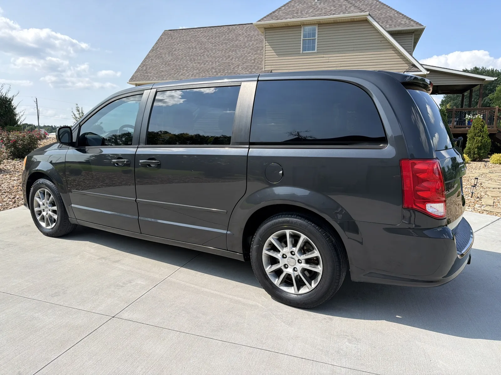 Another view of 2012 Dodge Grand Caravan Passenger R/T Minivan 4D for sale in Clinton, MO at Banks Motors LLC