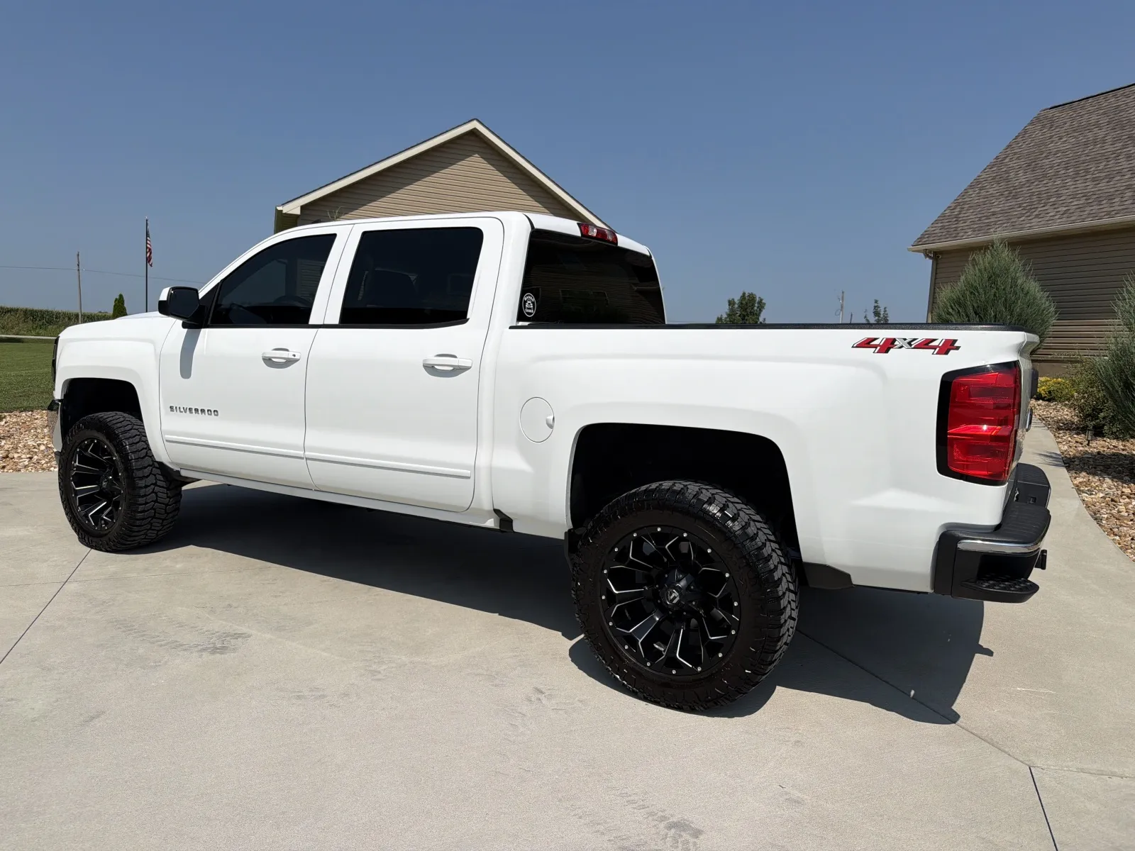 Another view of 2018 Chevrolet Silverado 1500 Crew Cab LT Pickup 4D 5 3/4 ft for sale in Clinton, MO at Banks Motors LLC