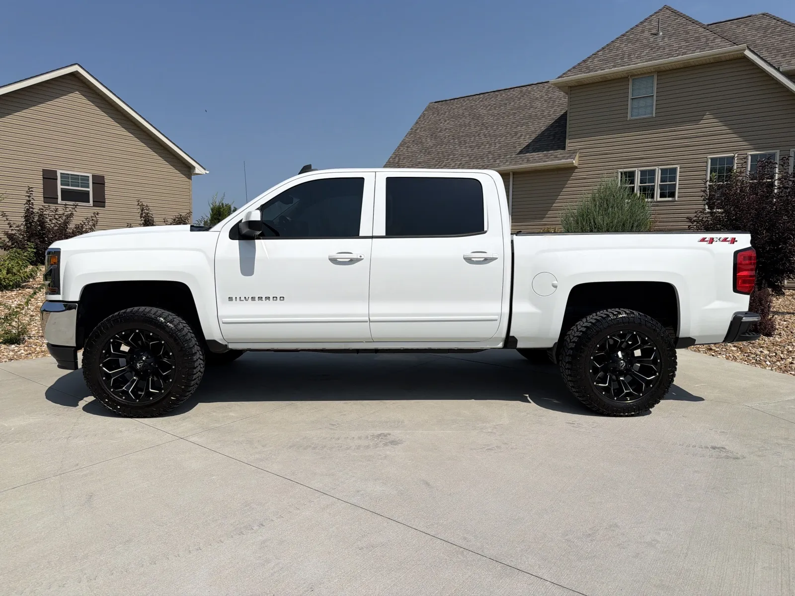 Photos of 2018 Chevrolet Silverado 1500 Crew Cab LT Pickup 4D 5 3/4 ft for sale in Clinton, MO at Banks Motors LLC