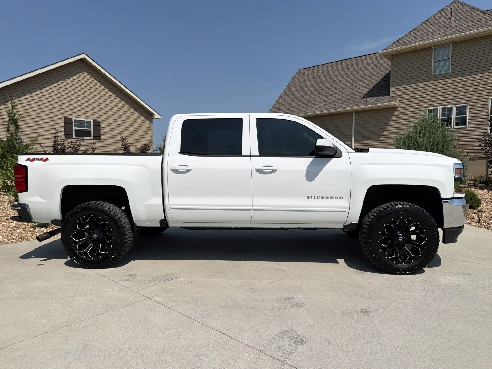 More photos of 2018 Chevrolet Silverado 1500 Crew Cab LT Pickup 4D 5 3/4 ft at Banks Motors LLC, MO