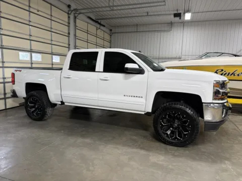 White 2018 Chevrolet Silverado 1500 Crew Cab LT Pickup 4D 5 3/4 ft for sale in Clinton, MO