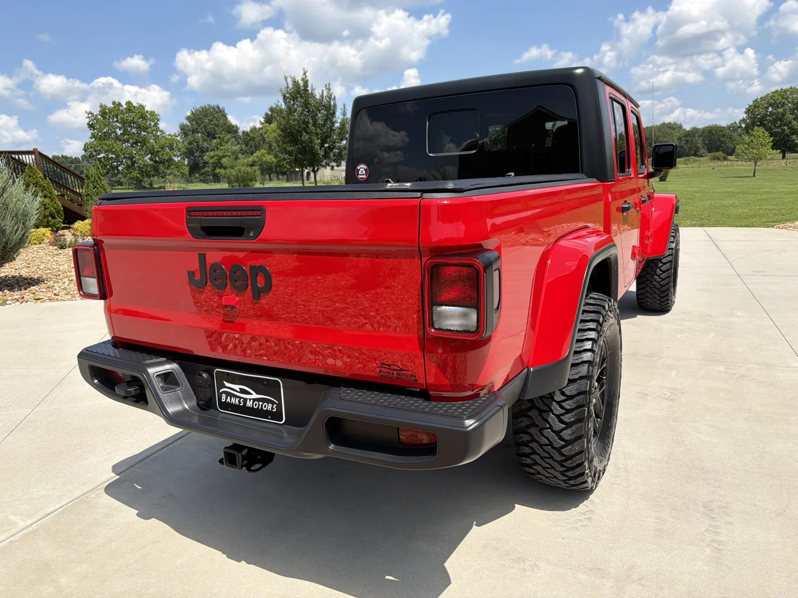 More photos of 2022 Jeep Gladiator Sport Altitude Pickup 4D 5 ft at Banks Motors LLC, MO