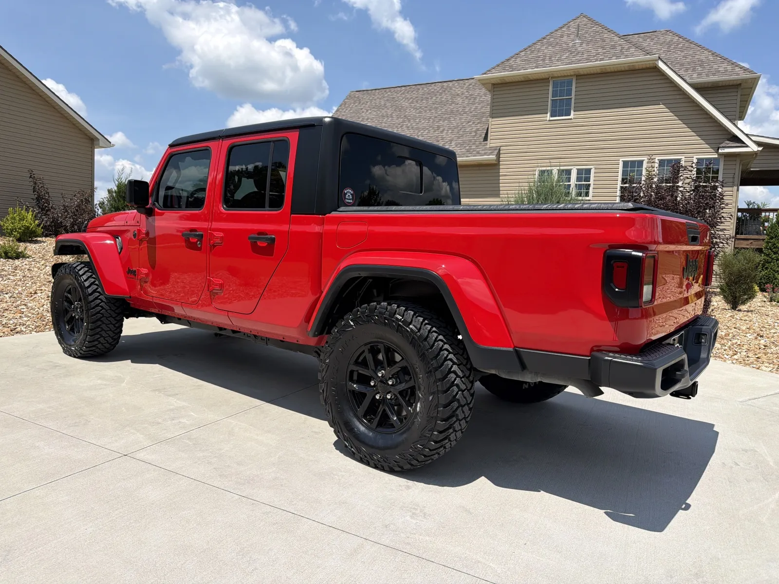 Another view of 2022 Jeep Gladiator Sport Altitude Pickup 4D 5 ft for sale in Clinton, MO at Banks Motors LLC