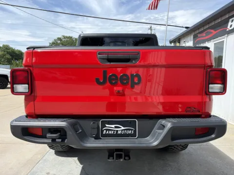 More photos of 2022 Jeep Gladiator Sport Altitude Pickup 4D 5 ft at Banks Motors LLC, MO