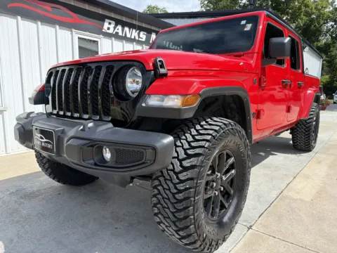 Photos of 2022 Jeep Gladiator Sport Altitude Pickup 4D 5 ft for sale in Clinton, MO at Banks Motors LLC