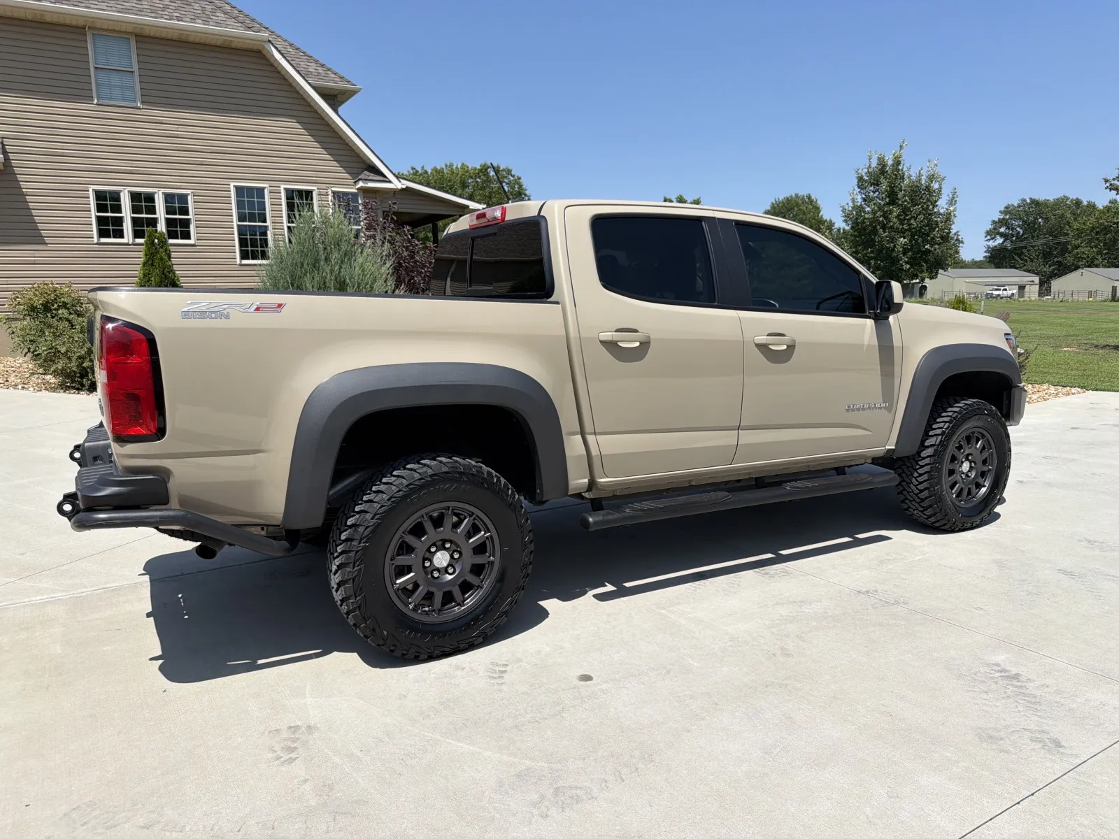 More photos of 2022 Chevrolet Colorado Crew Cab ZR2 Pickup 4D 5 ft at Banks Motors LLC, MO