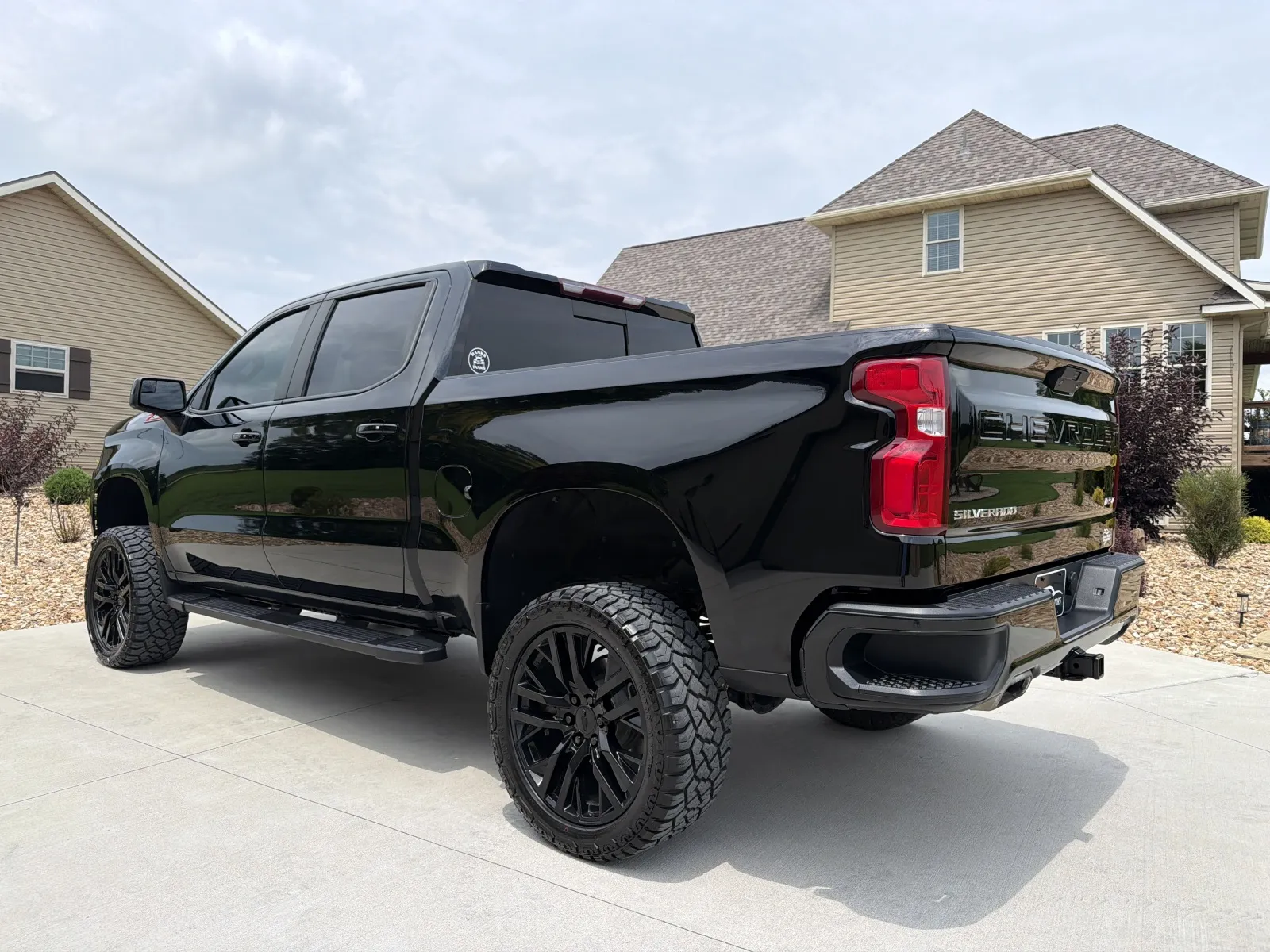 Another view of 2019 Chevrolet Silverado 1500 Crew Cab RST Pickup 4D 5 3/4 ft for sale in Clinton, MO at Banks Motors LLC