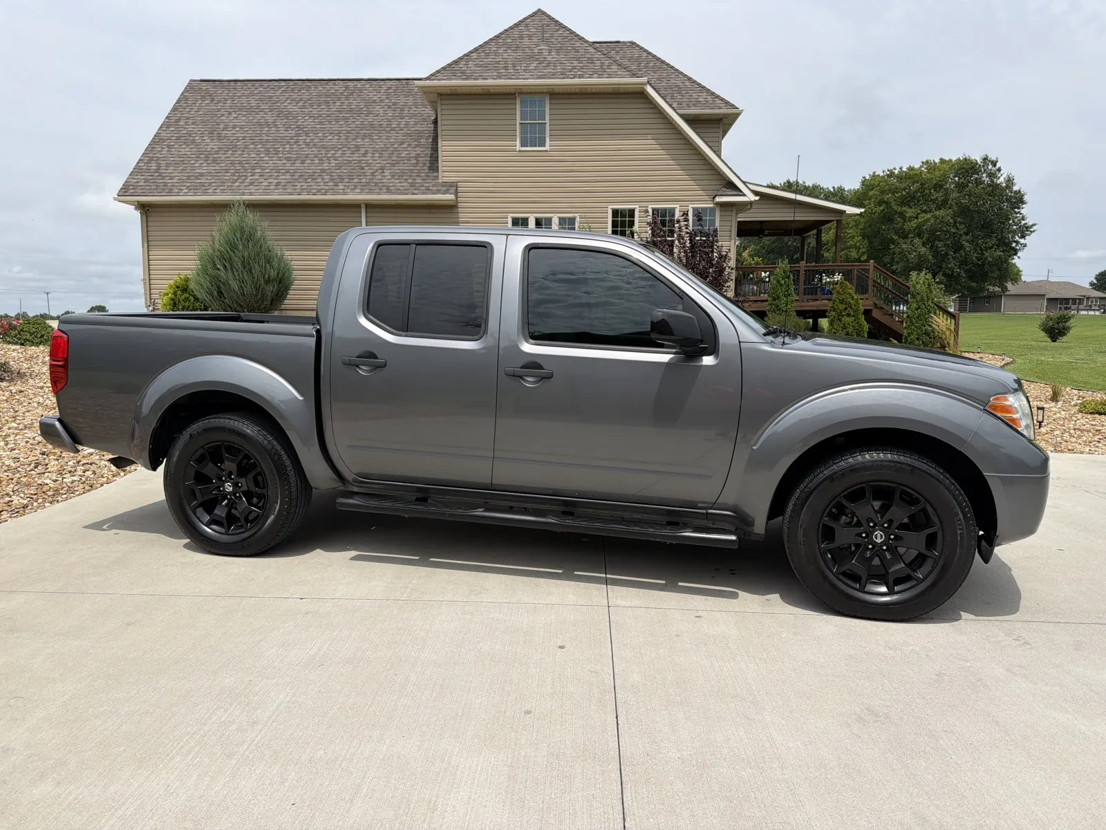 More photos of 2019 Nissan Frontier Crew Cab SV Pickup 4D 5 ft at Banks Motors LLC, MO