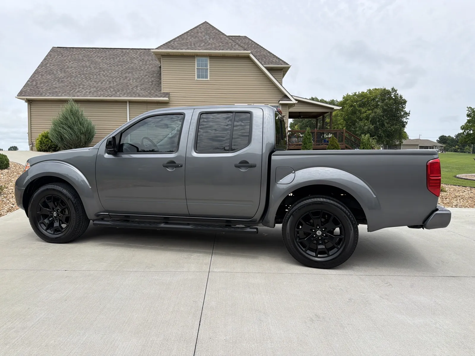 Another view of 2019 Nissan Frontier Crew Cab SV Pickup 4D 5 ft for sale in Clinton, MO at Banks Motors LLC