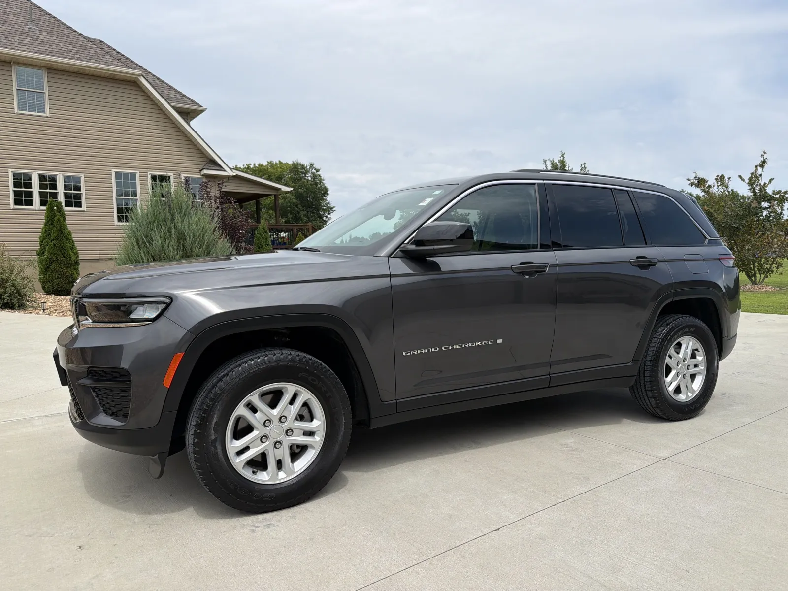 Photos of 2023 Jeep Grand Cherokee Laredo Sport Utility 4D for sale in Clinton, MO at Banks Motors LLC