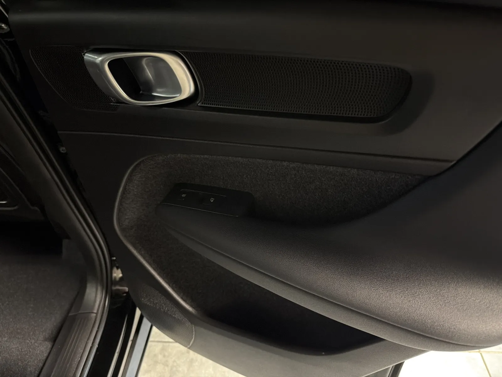 Volvo XC40 photo 33