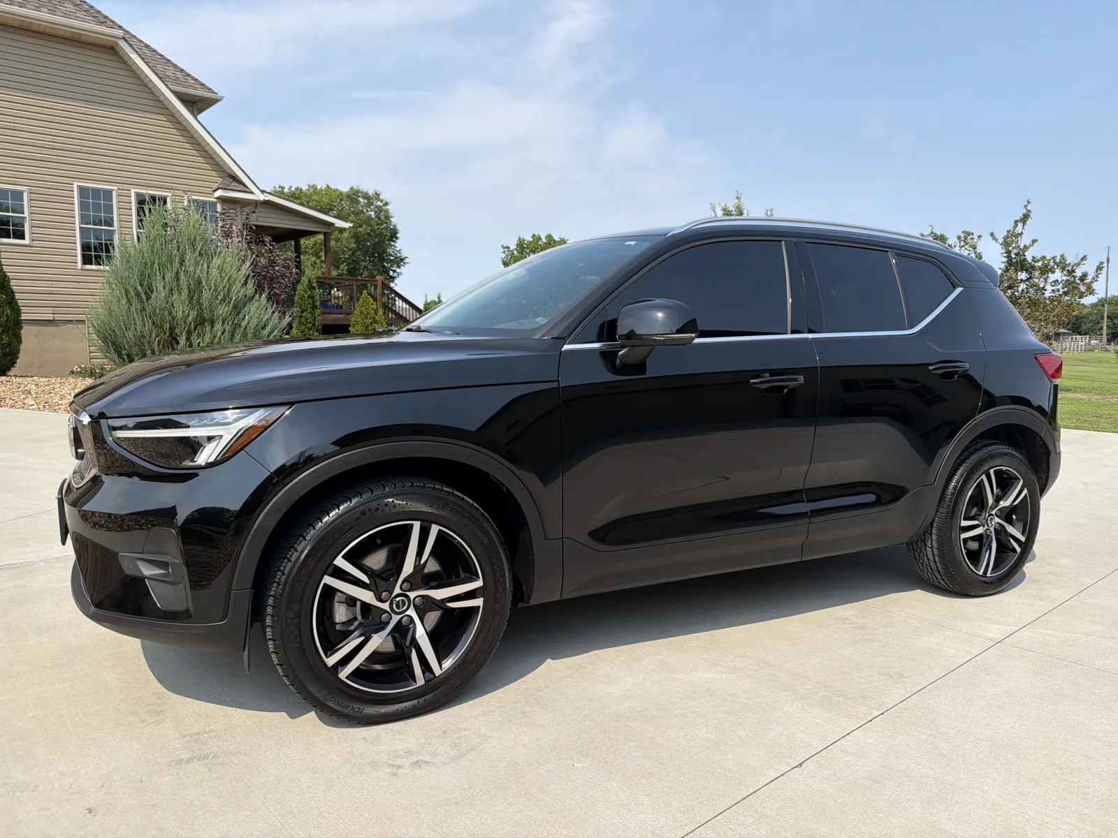 Black 2023 Volvo XC40 B5 Plus Bright Theme Sport Utility 4D for sale in Clinton, MO