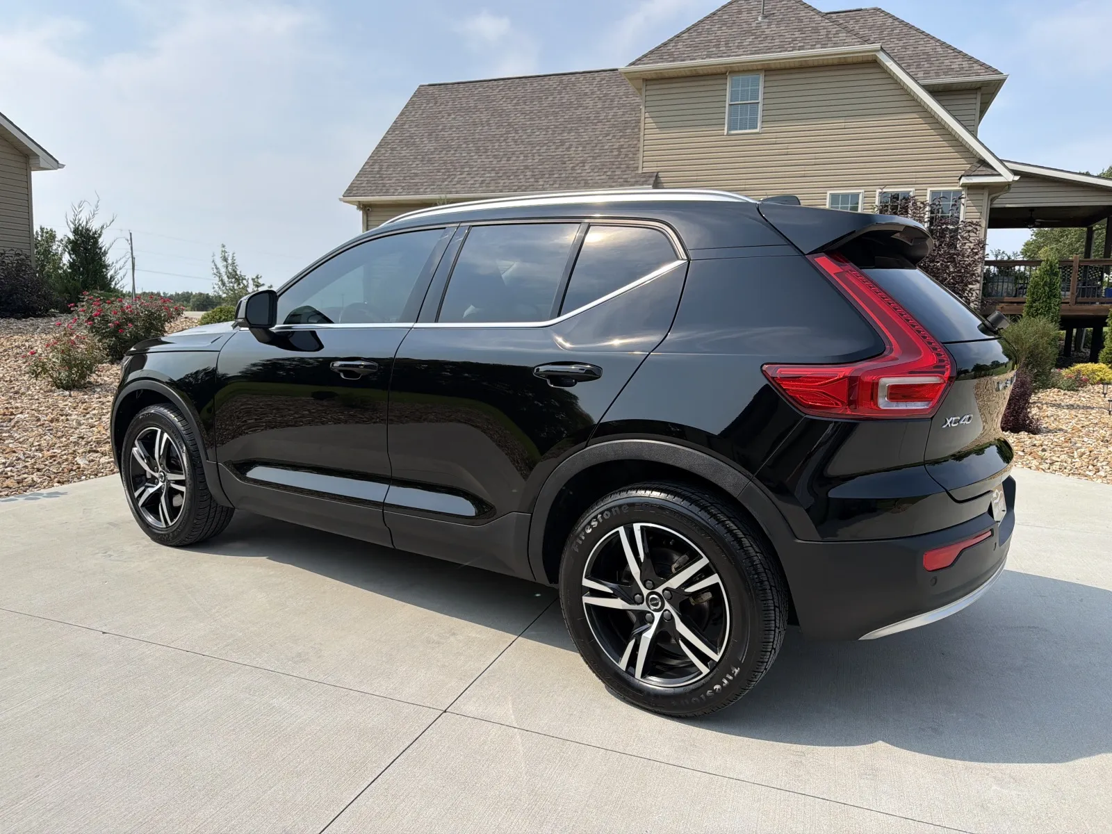 Photos of 2023 Volvo XC40 B5 Plus Bright Theme Sport Utility 4D for sale in Clinton, MO at Banks Motors LLC