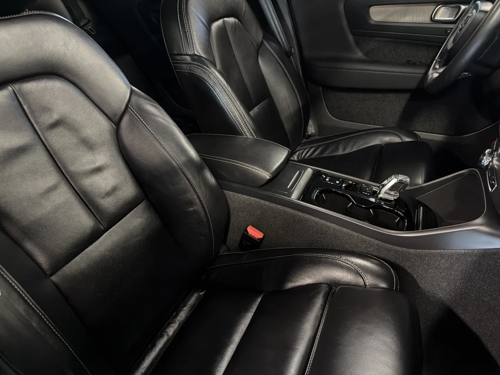 Volvo XC40 photo 37