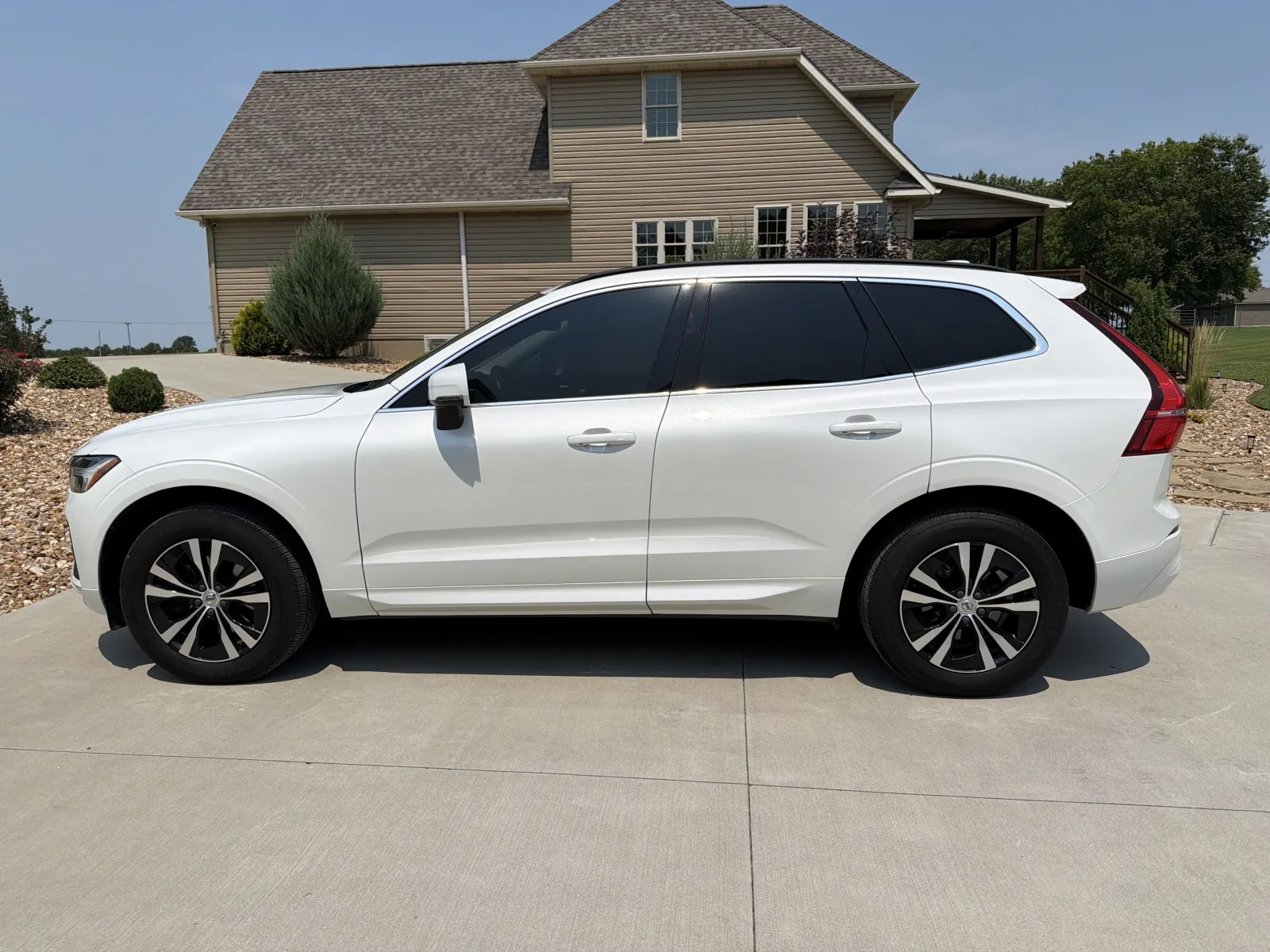 Photos of 2023 Volvo XC60 B5 Core Sport Utility 4D for sale in Clinton, MO at Banks Motors LLC
