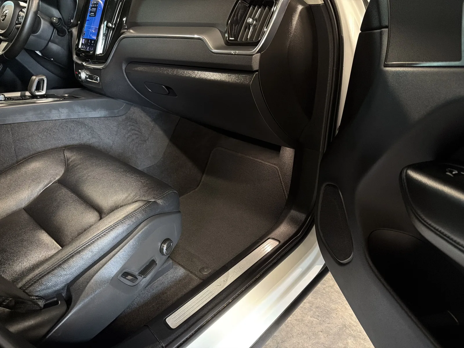 Volvo XC60 photo 40