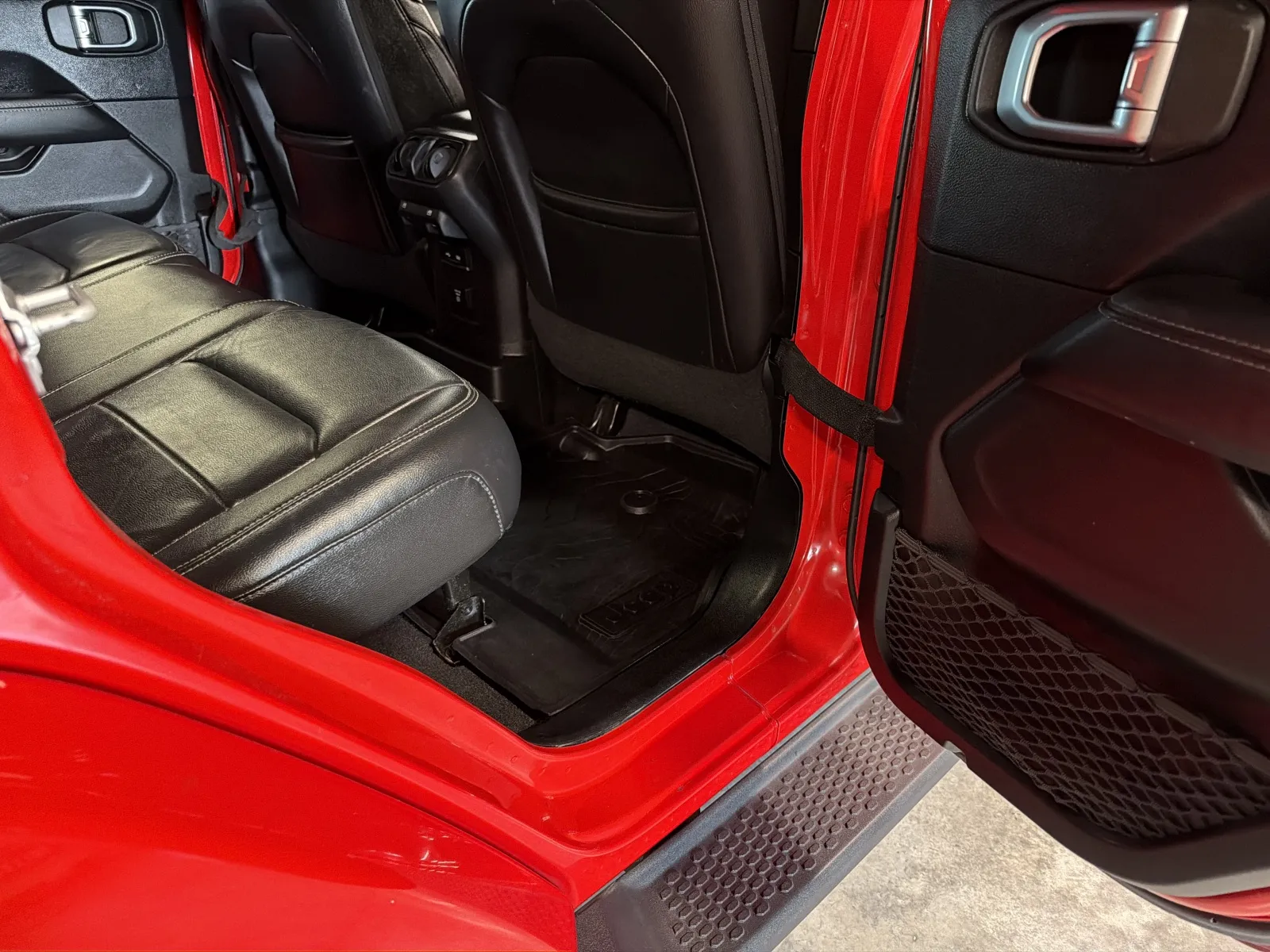 Jeep Wrangler photo 31