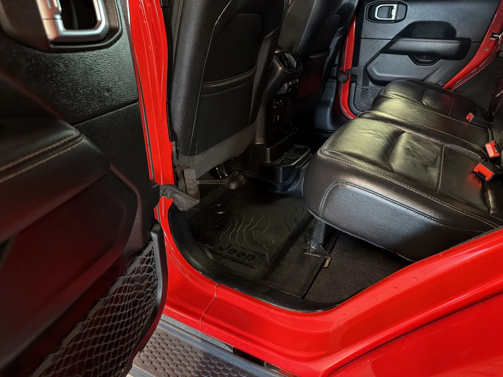 Jeep Wrangler photo 19