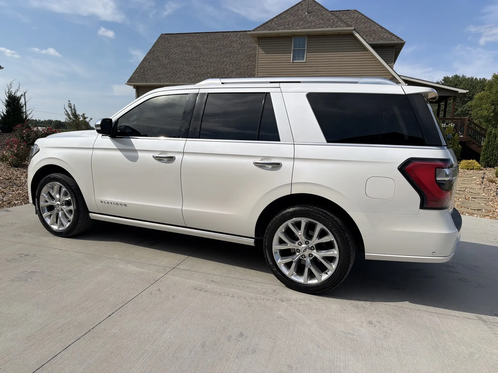 Photos of 2018 Ford Expedition Platinum Sport Utility 4D for sale in Clinton, MO at Banks Motors LLC