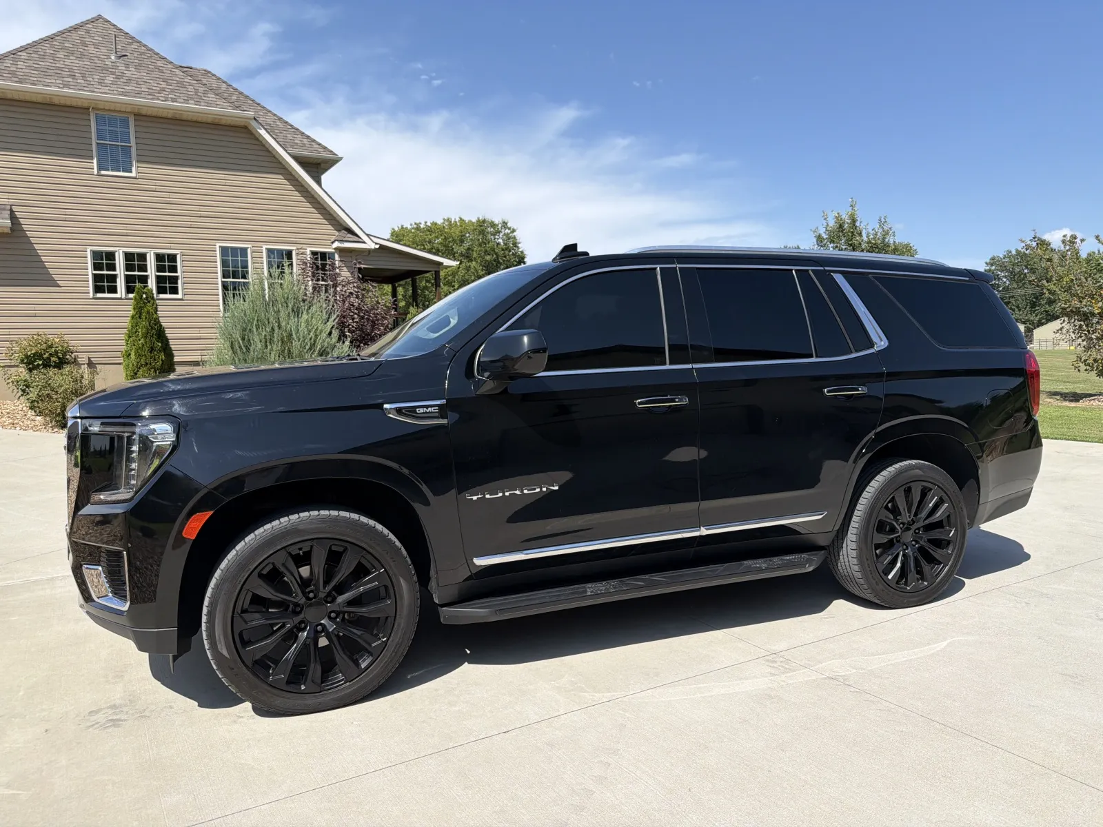 Black 2023 GMC Yukon SLT Sport Utility 4D for sale in Clinton, MO
