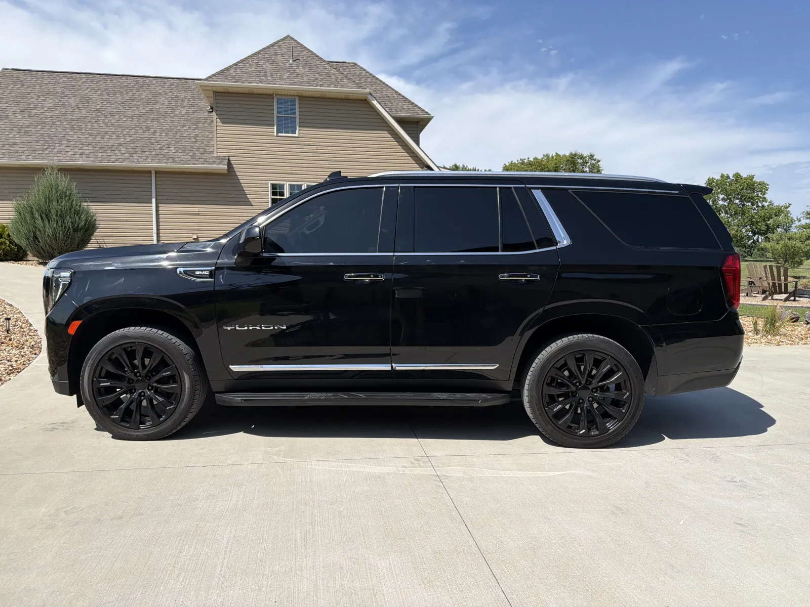 Another view of 2023 GMC Yukon SLT Sport Utility 4D for sale in Clinton, MO at Banks Motors LLC