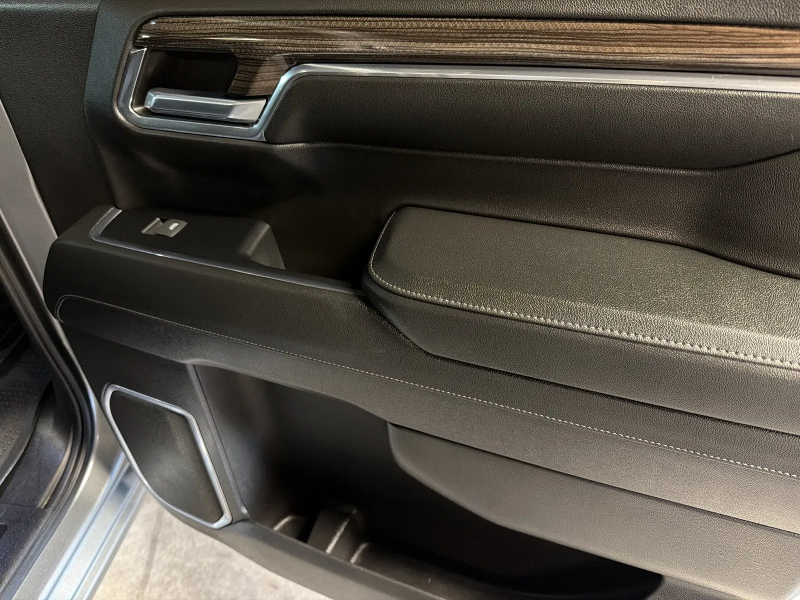 Chevrolet Silverado photo 30