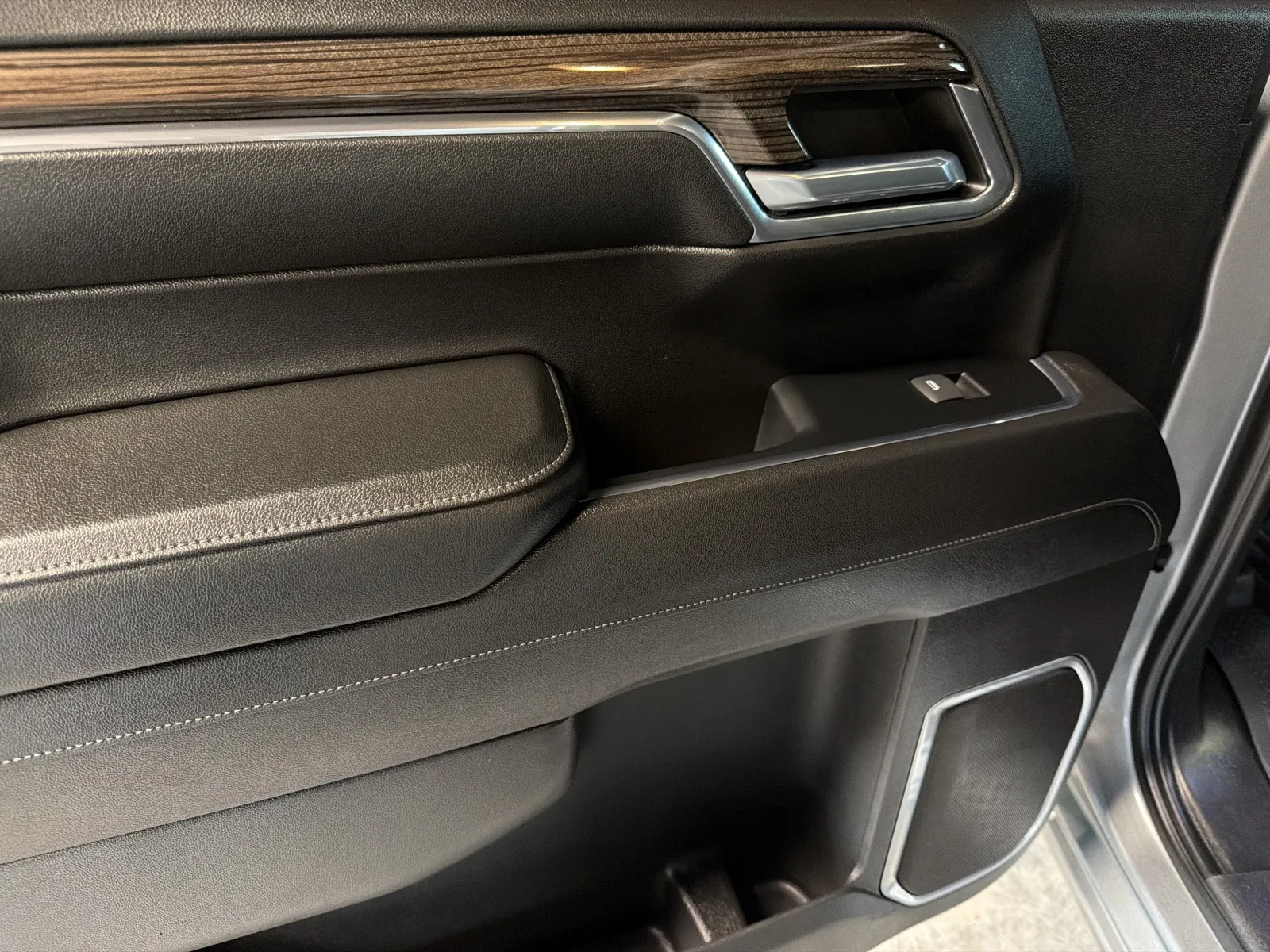 Chevrolet Silverado photo 29