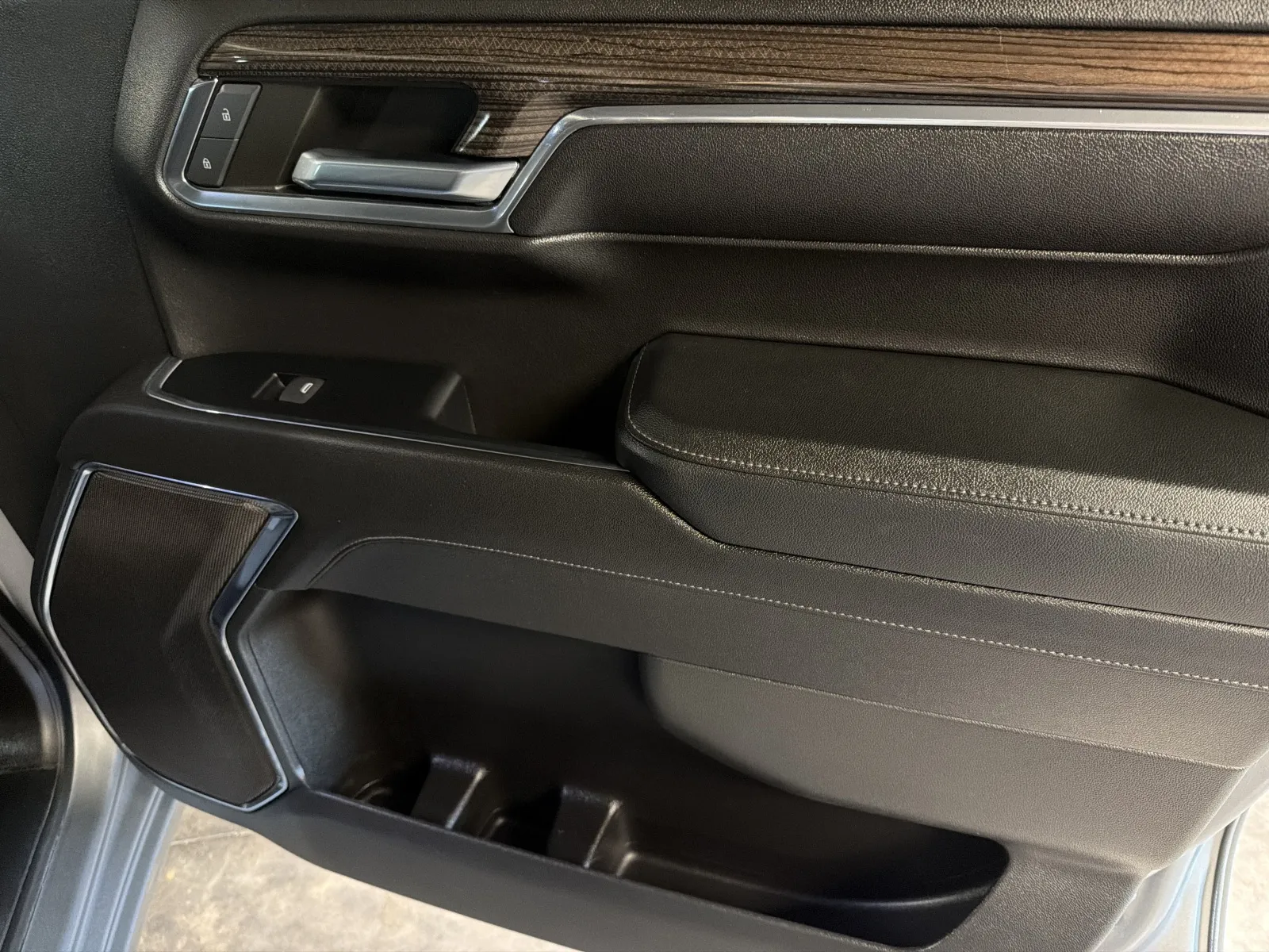 Chevrolet Silverado photo 38