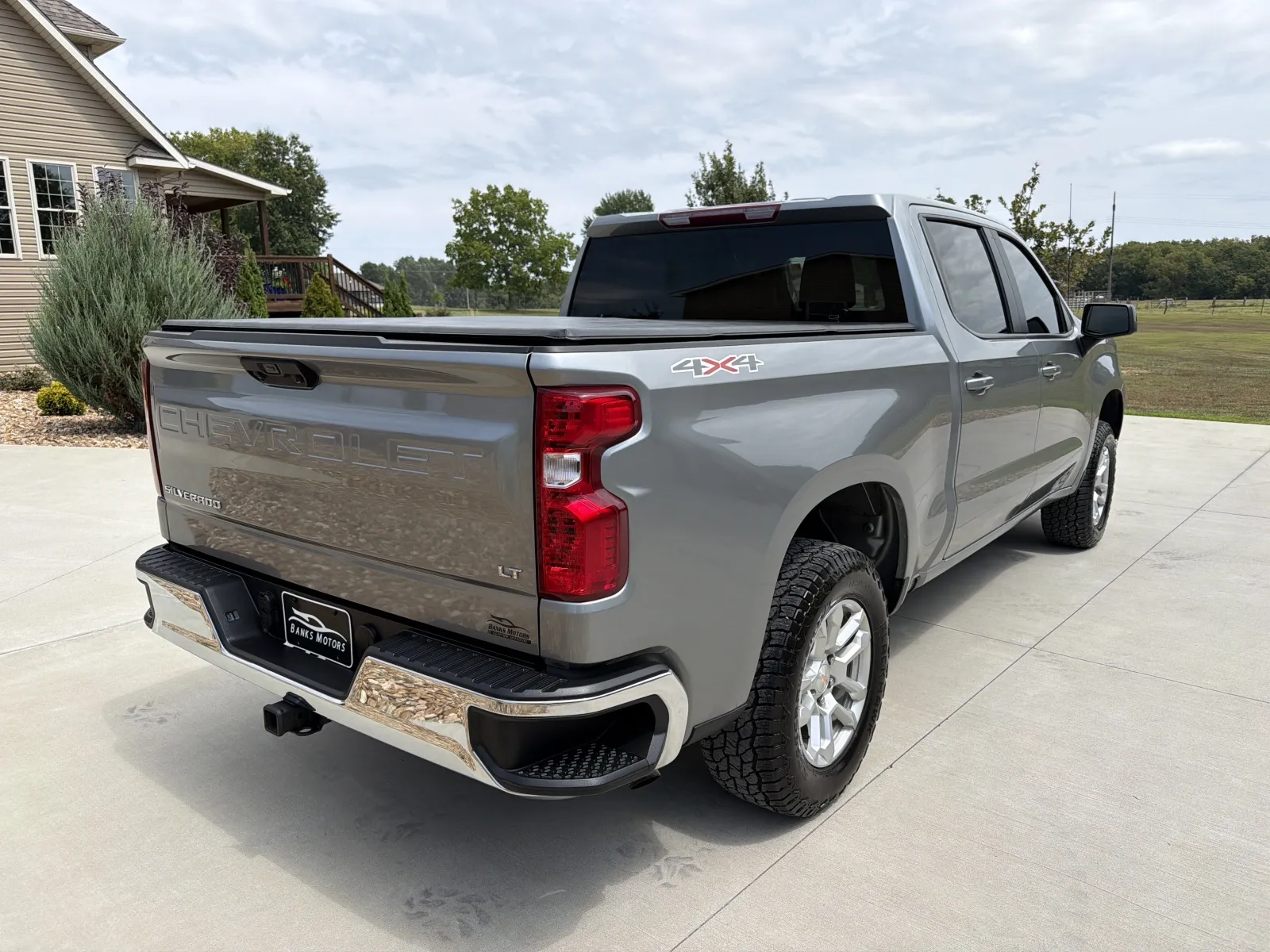 More photos of 2023 Chevrolet Silverado 1500 Crew Cab LT Pickup 4D 5 3/4 ft at Banks Motors LLC, MO