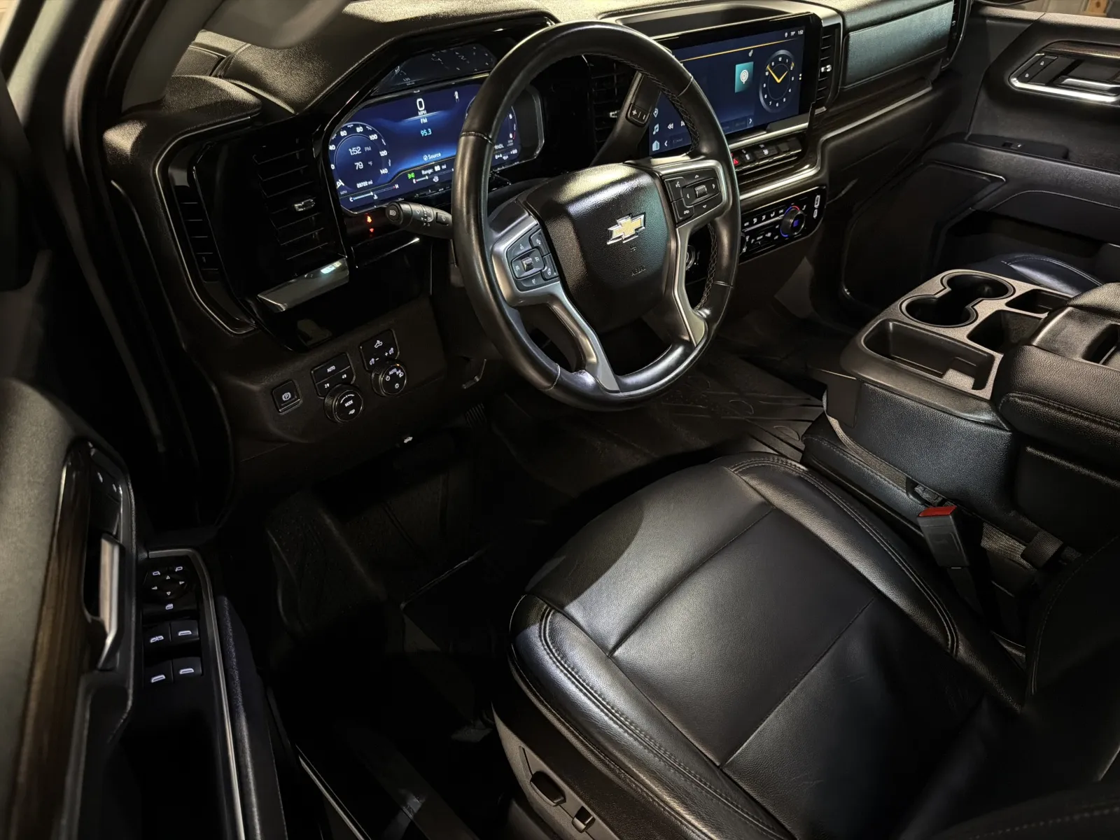 Chevrolet Silverado photo 14