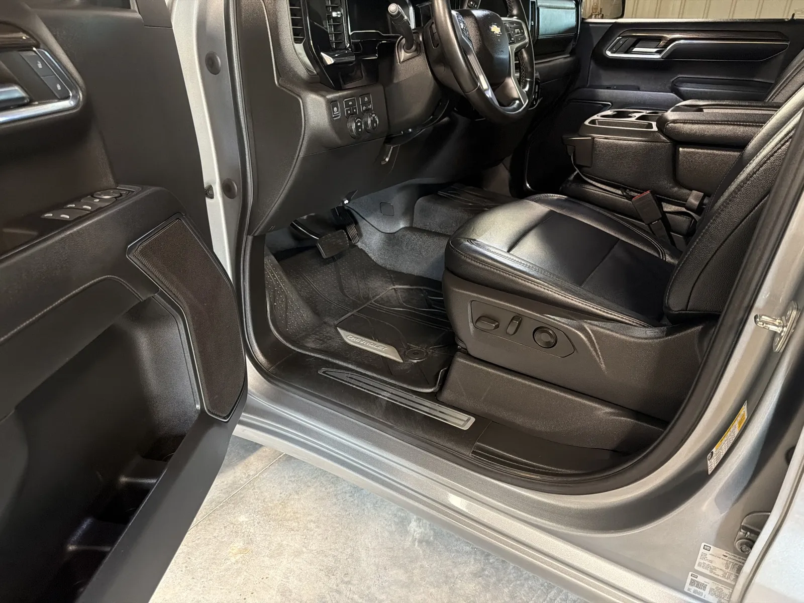 Chevrolet Silverado photo 35