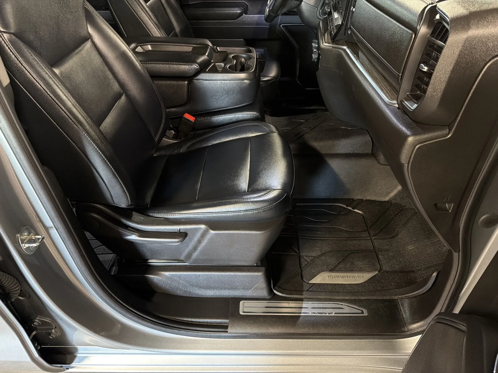 Chevrolet Silverado photo 39