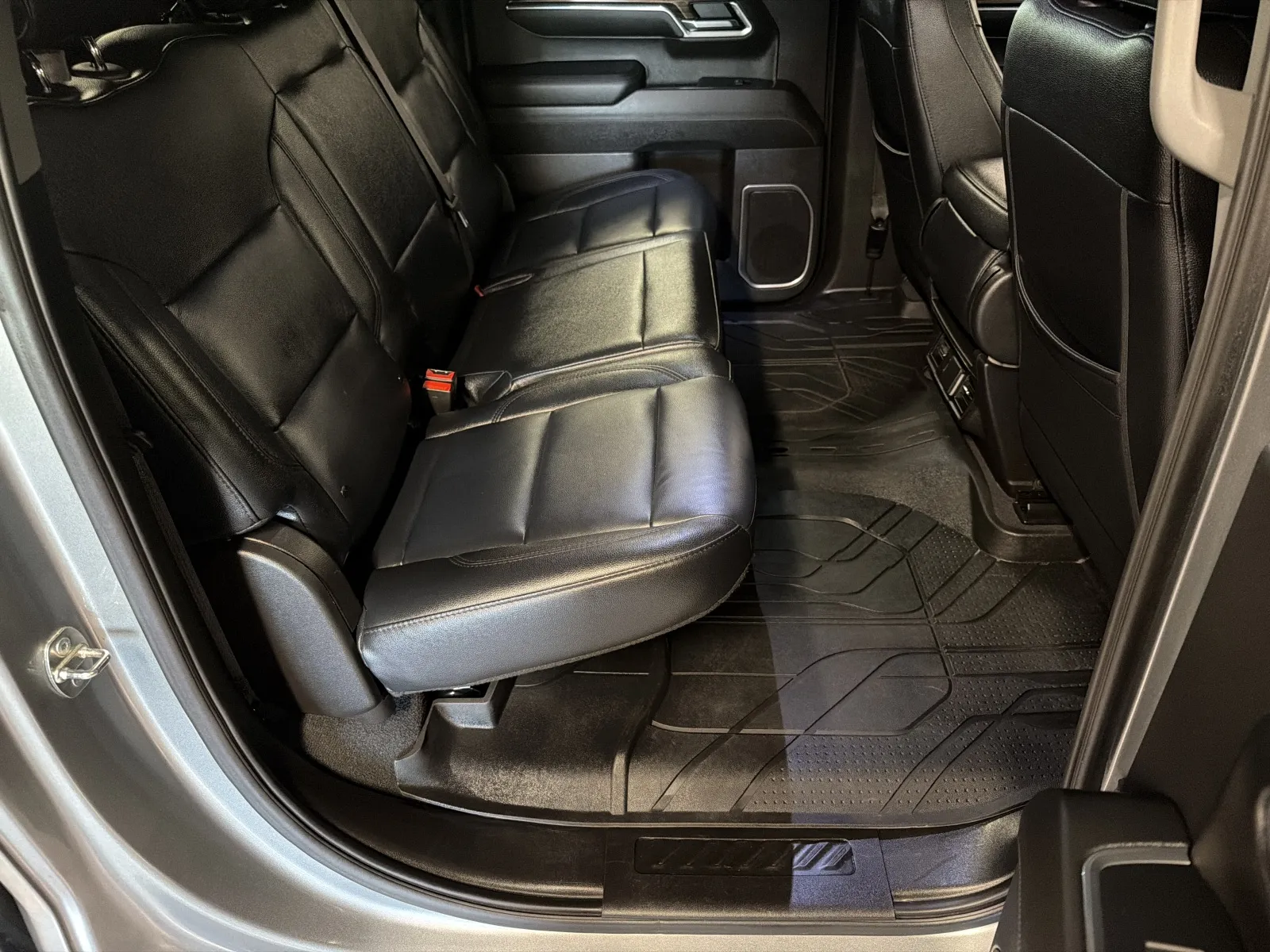 Chevrolet Silverado photo 32