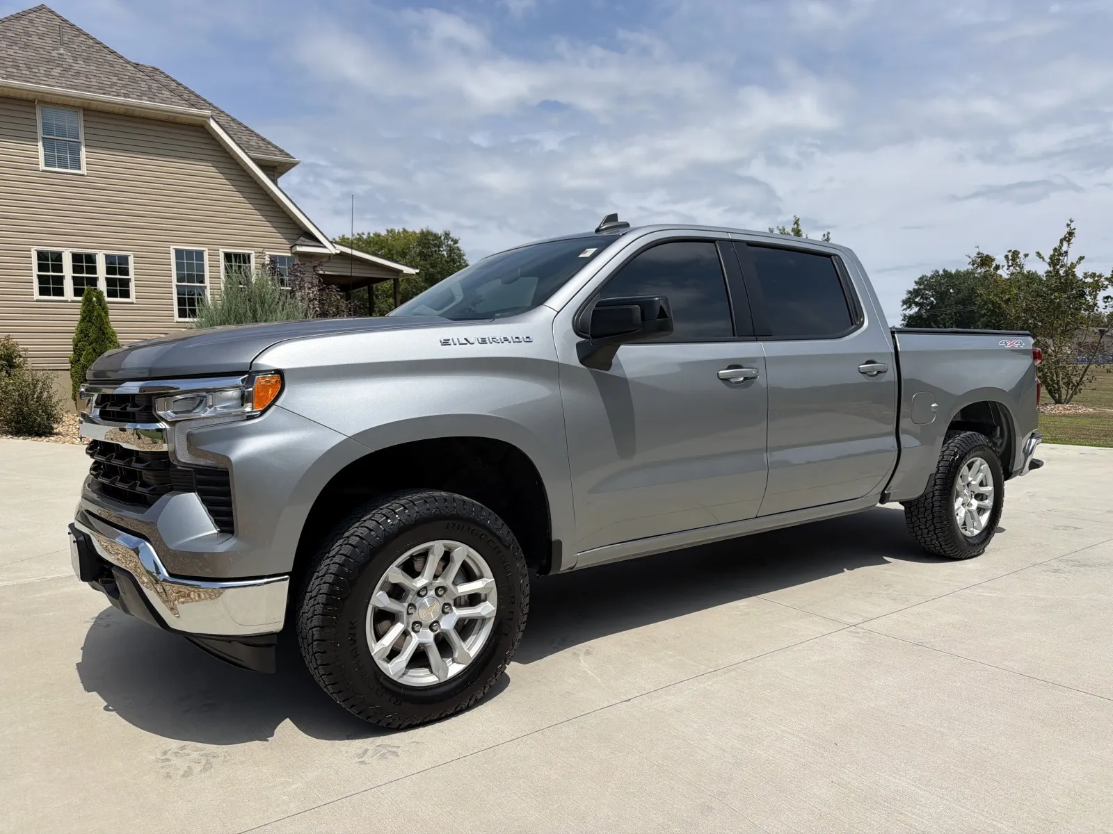 Gray 2023 Chevrolet Silverado 1500 Crew Cab LT Pickup 4D 5 3/4 ft for sale in Clinton, MO