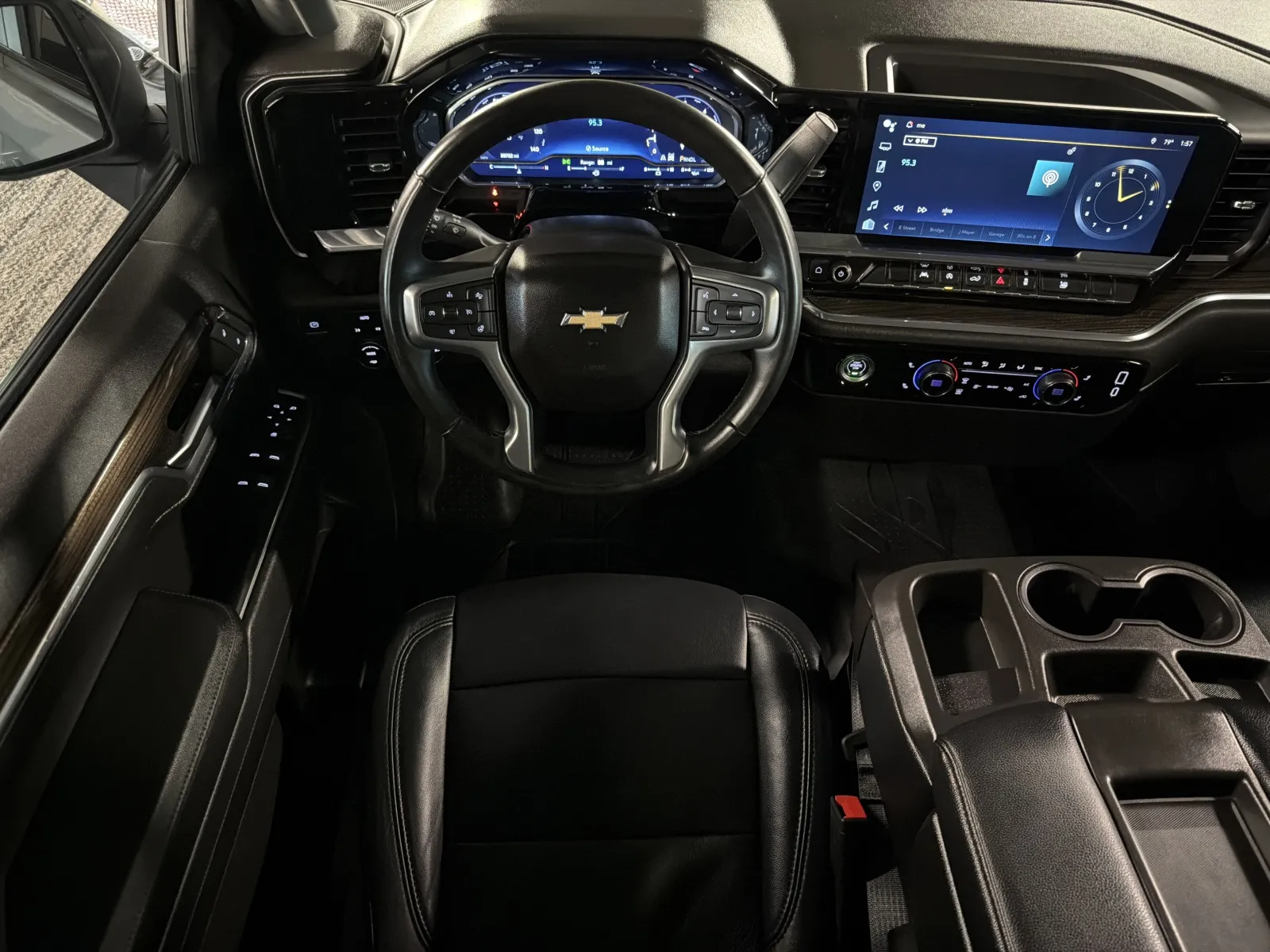Chevrolet Silverado photo 13
