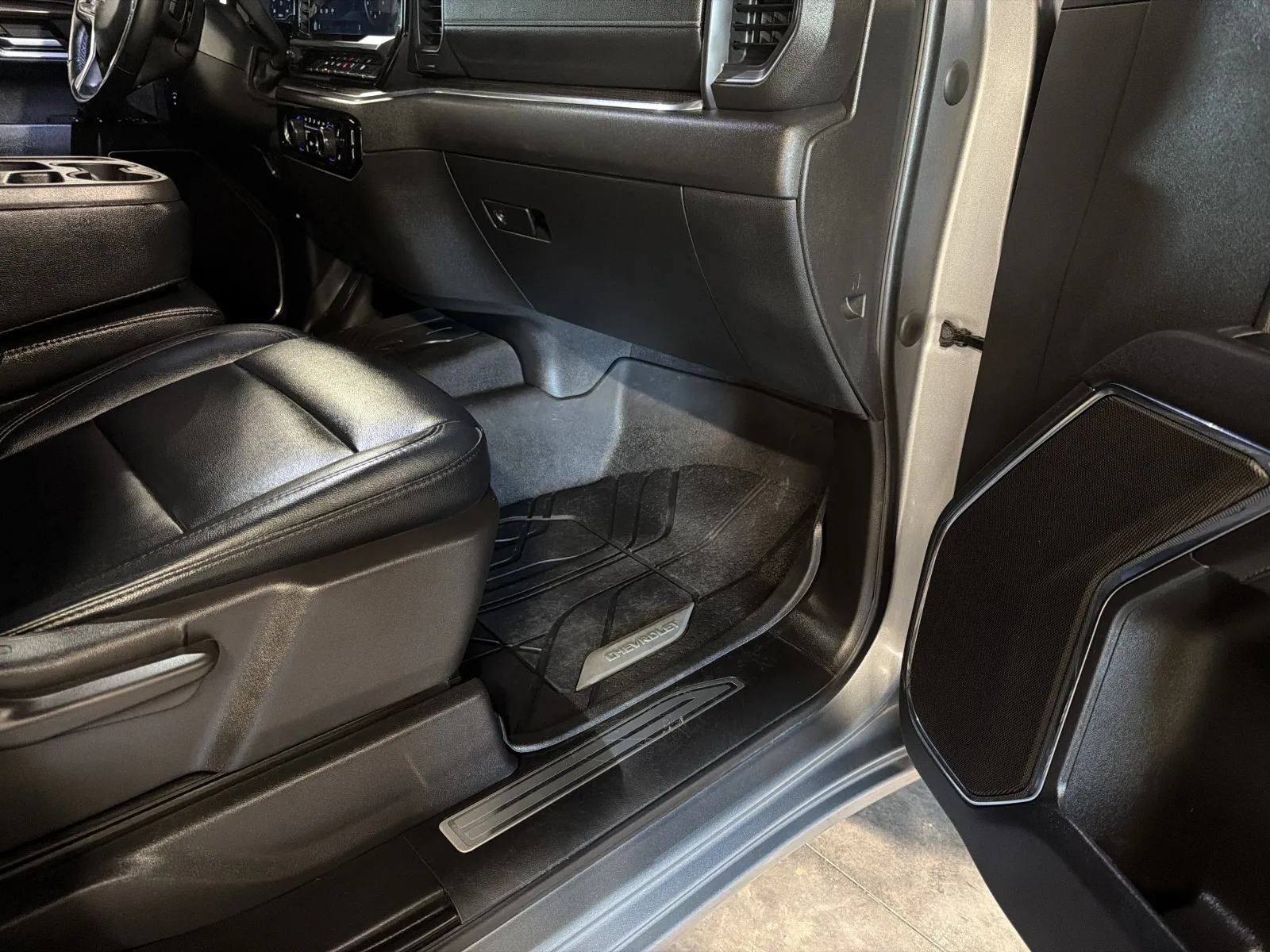 Chevrolet Silverado photo 17