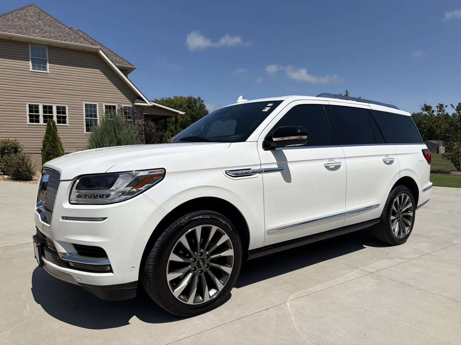 White 2021 Lincoln Navigator Reserve Sport Utility 4D for sale in Clinton, MO