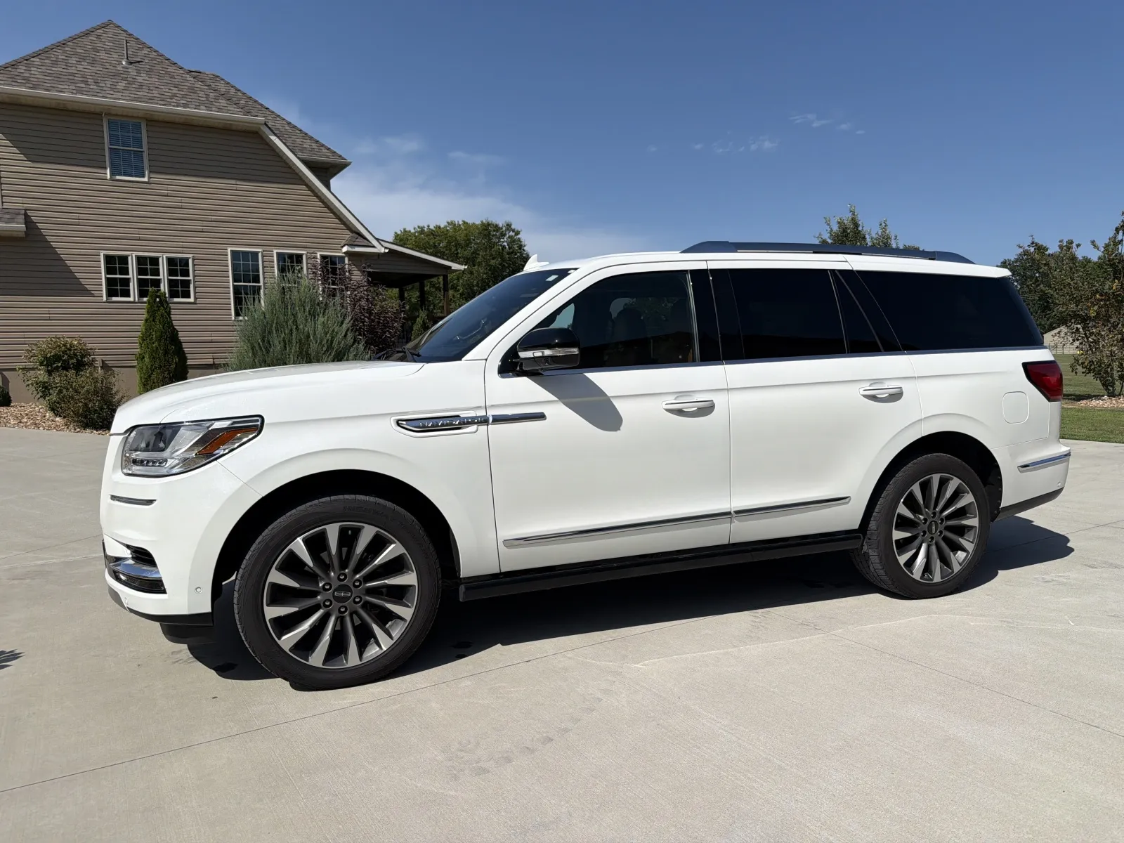 White 2021 Lincoln Navigator Reserve Sport Utility 4D for sale in Clinton, MO