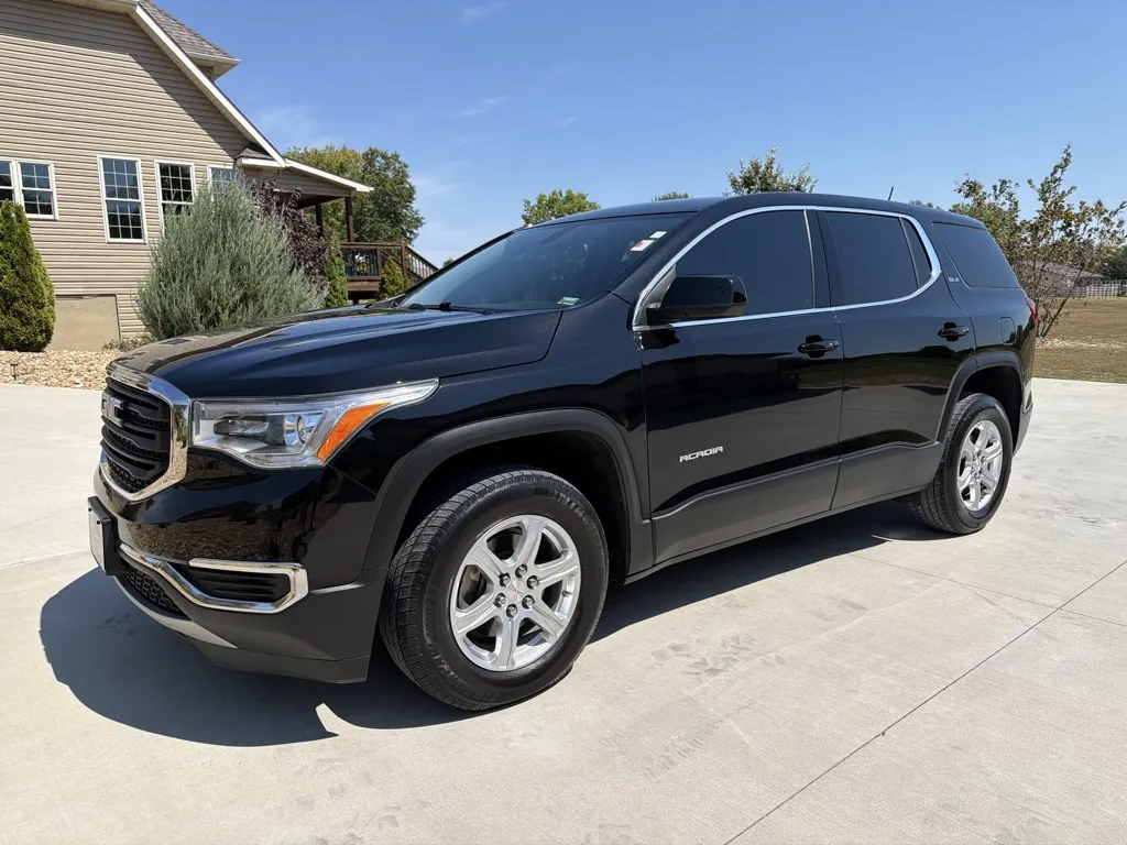 Black 2019 GMC Acadia SLE-1 Sport Utility 4D for sale in Clinton, MO