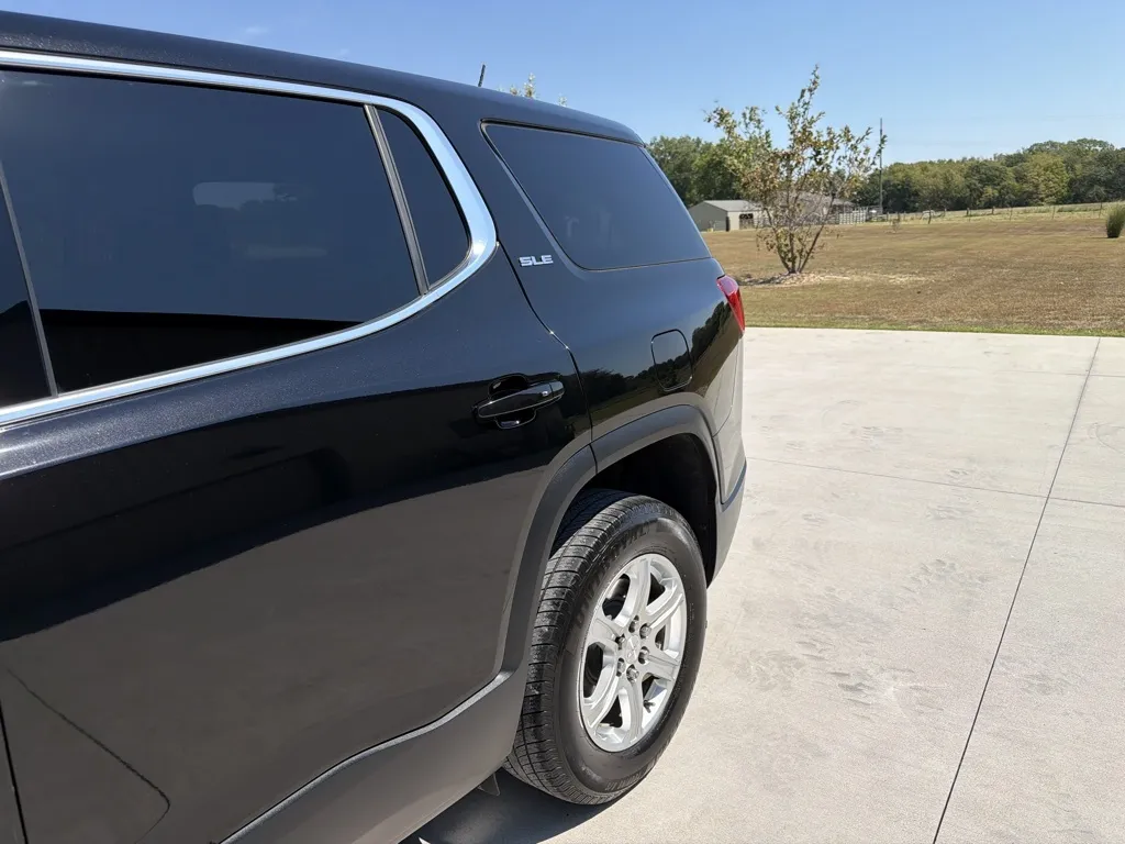 GMC Acadia photo 12
