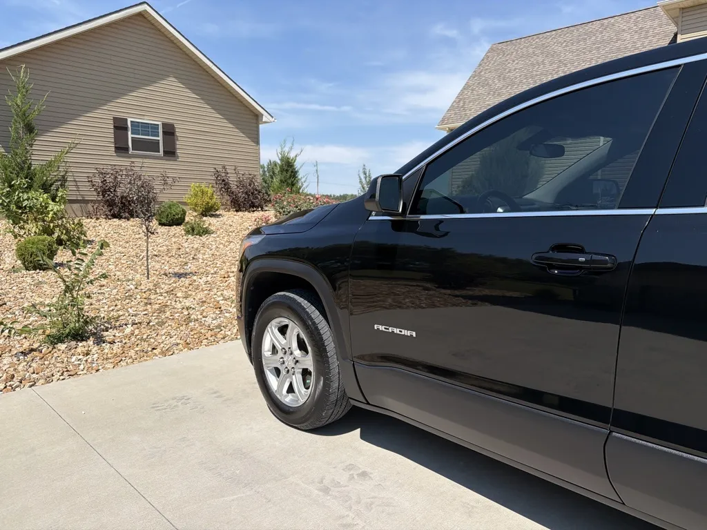 GMC Acadia photo 10
