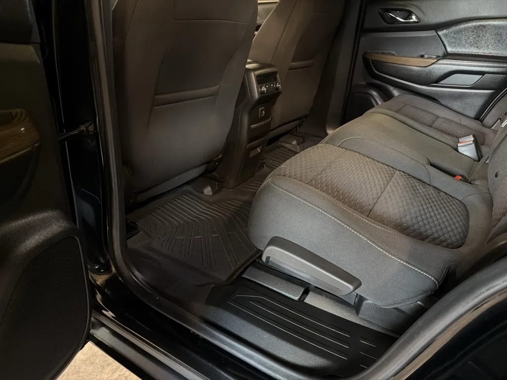 GMC Acadia photo 26