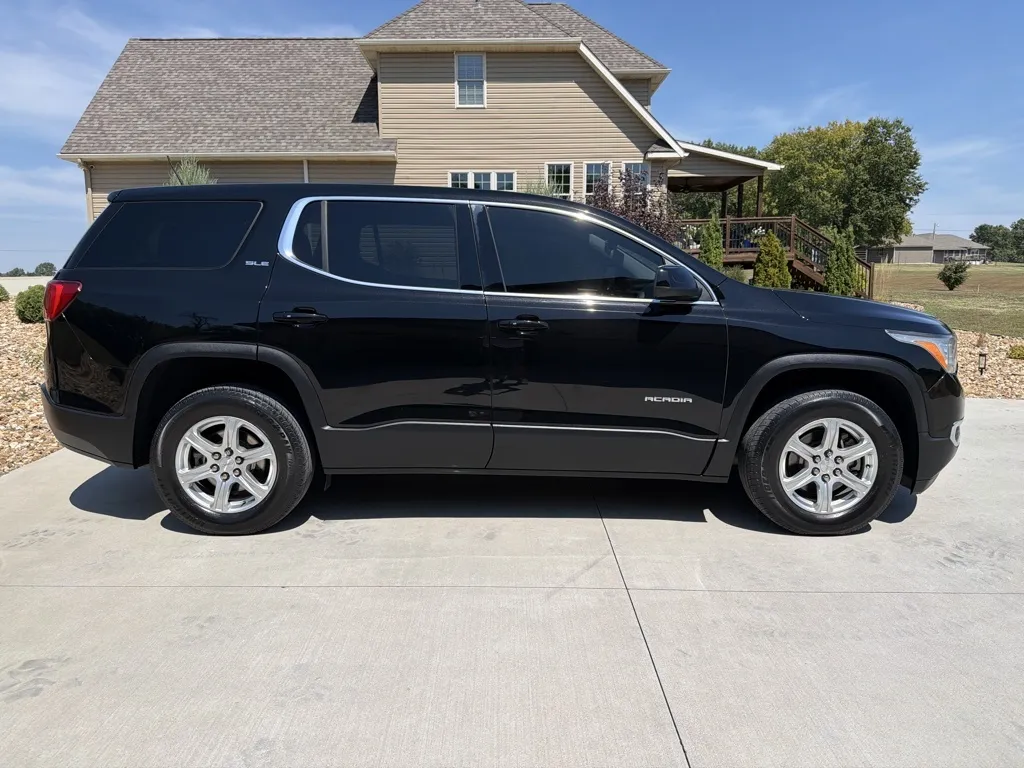 GMC Acadia photo 7